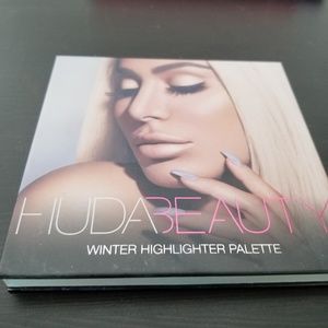 Huda Beauty Winter Highlighter